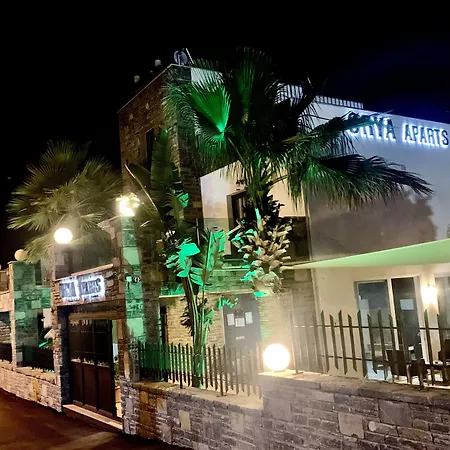 Orya Aparts 公寓式酒店 *