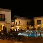 Orya Aparts 3*