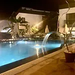Orya Aparts Aparthotel 3*