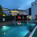 Aparthotel Orya Aparts 3*