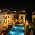 Orya Aparts 3*