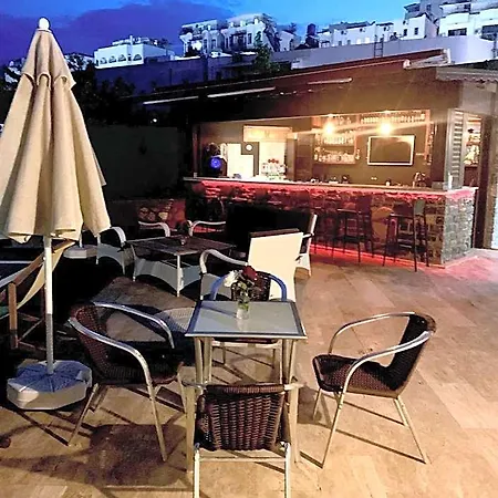 Orya Aparts 公寓式酒店 3*