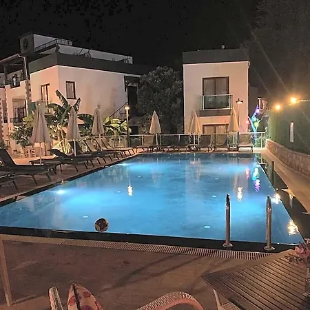 Orya Aparts 3*